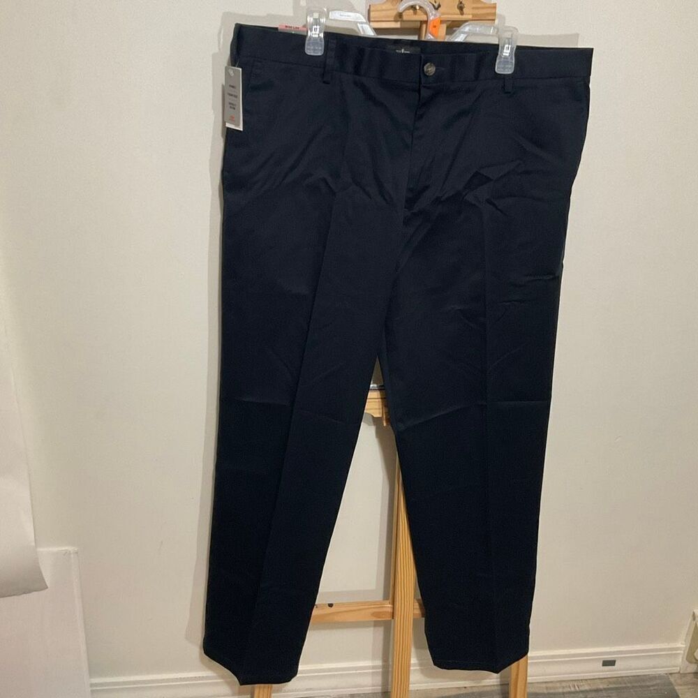 NWT Dockers Relaxed Fit pleated Navy Blue khaki pants size 40x34
